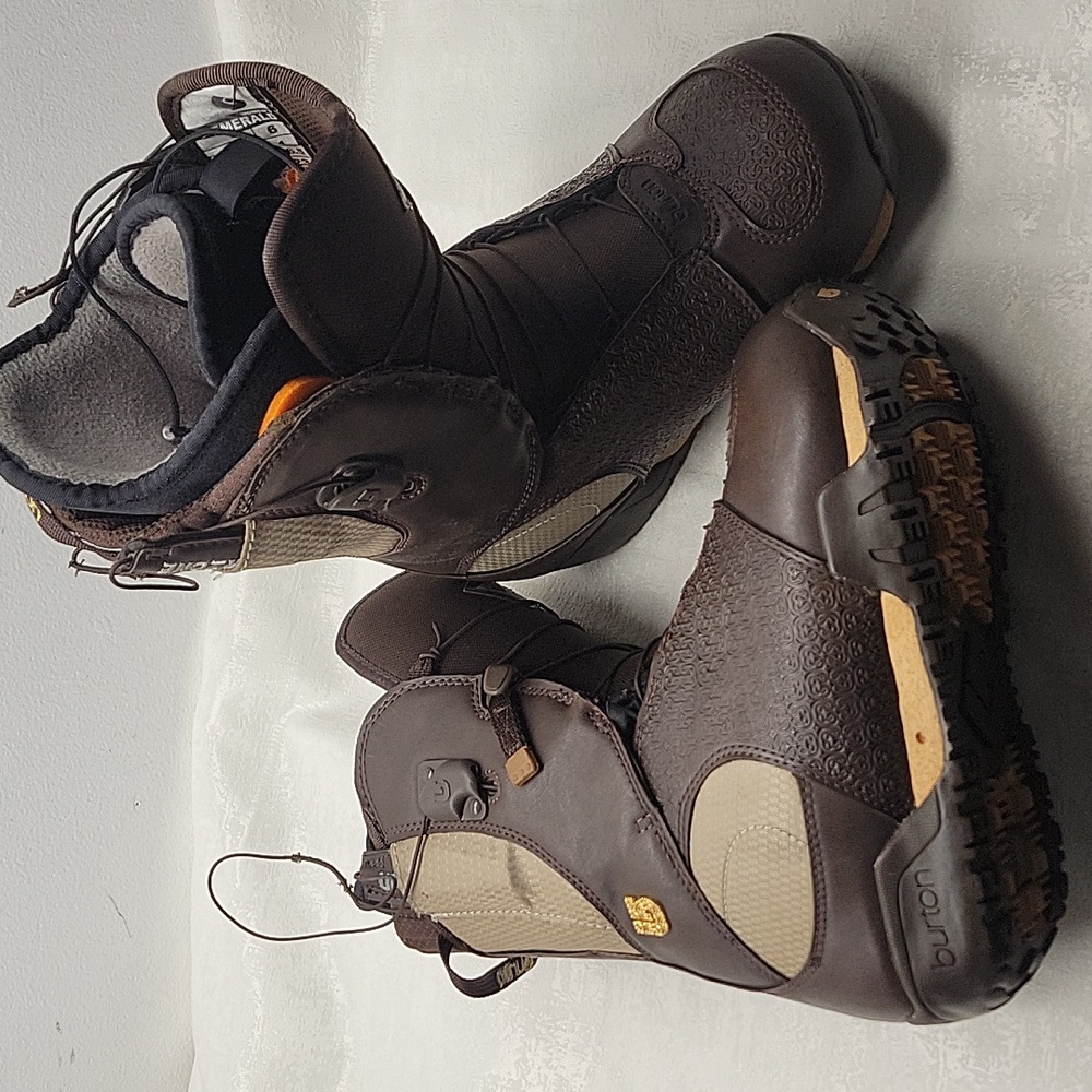 BURTON EMERALD WOMENS 6 SNOWBOARD BOOTS